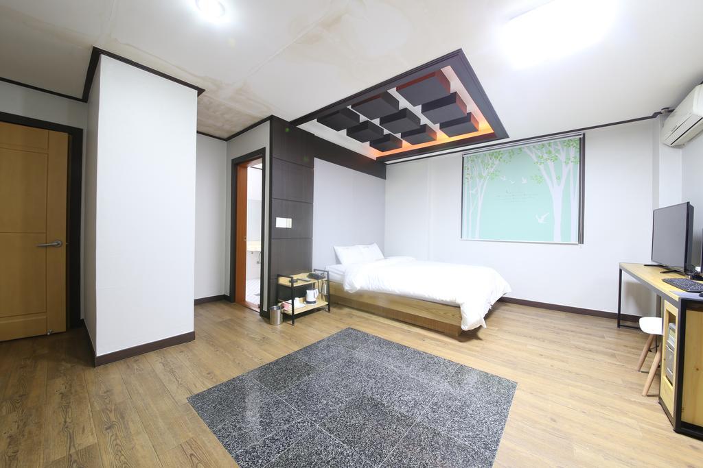 Theme Motel Мокпо Экстерьер фото
