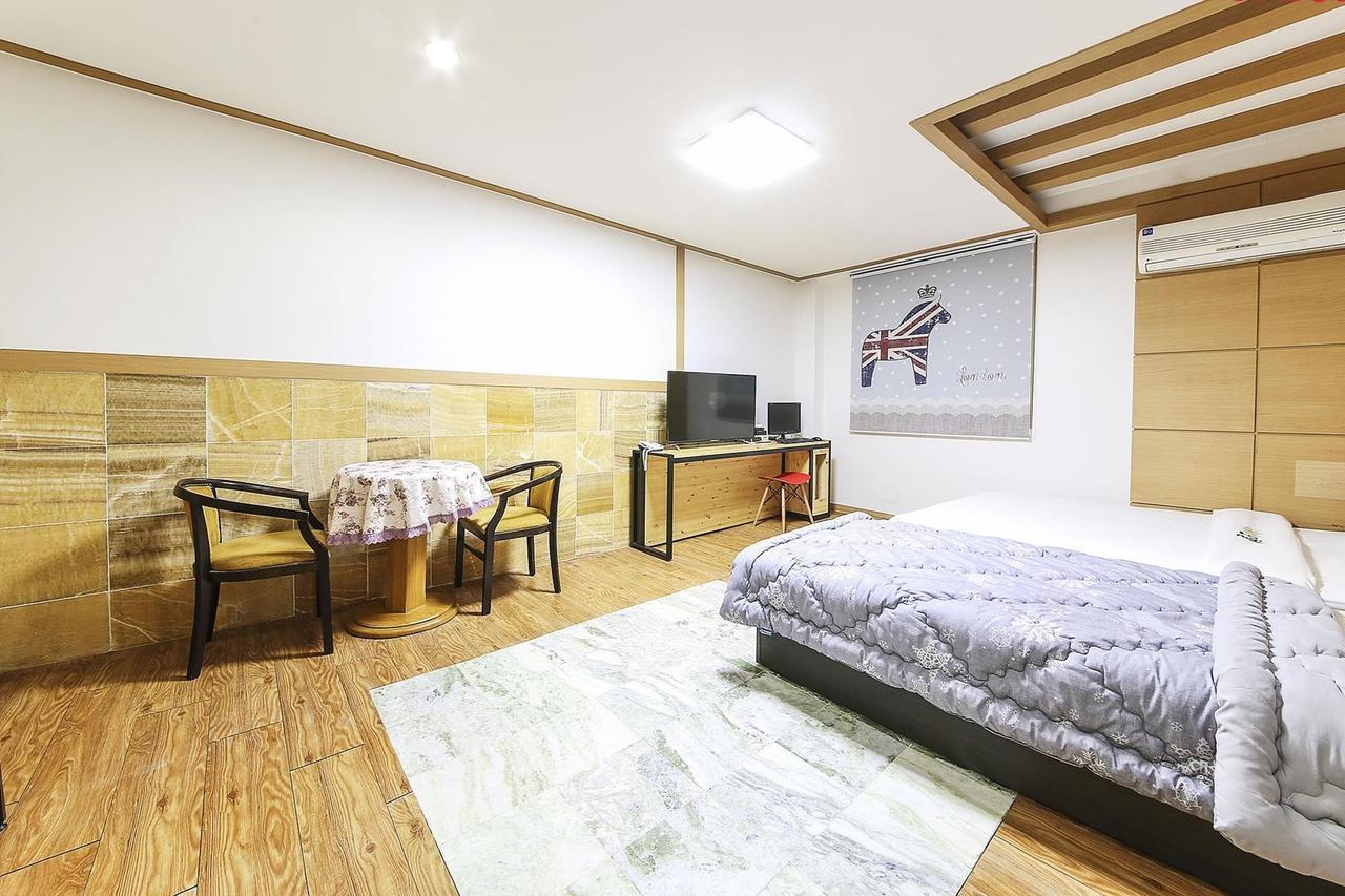 Theme Motel Мокпо Экстерьер фото