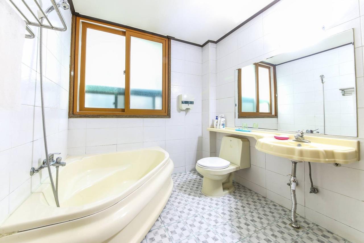 Theme Motel Мокпо Экстерьер фото