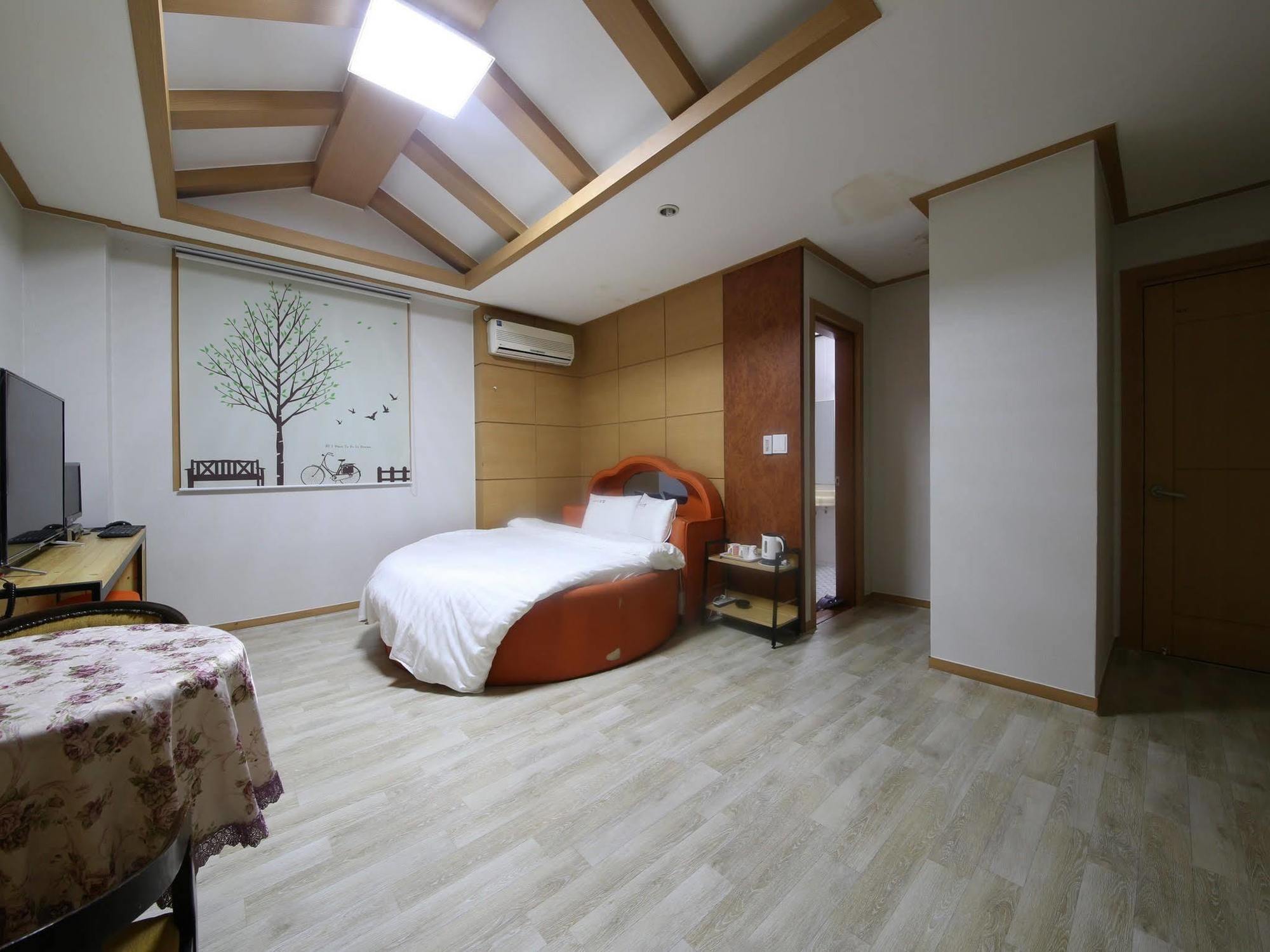 Theme Motel Мокпо Экстерьер фото